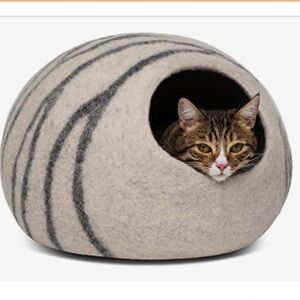 MEOWFIA Cozy Cat Cave Bed 100% Merino Wool from New Zealand NWOT Medium 10” x 16